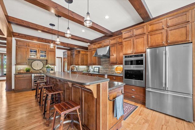 2150 Old Lantern CIRCLE, Delafield, WI 53018