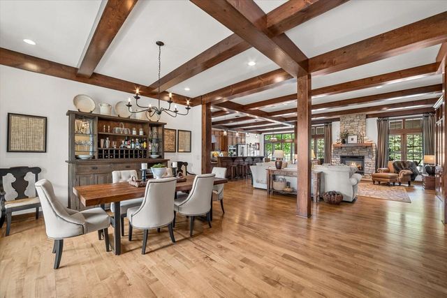2150 Old Lantern CIRCLE, Delafield, WI 53018
