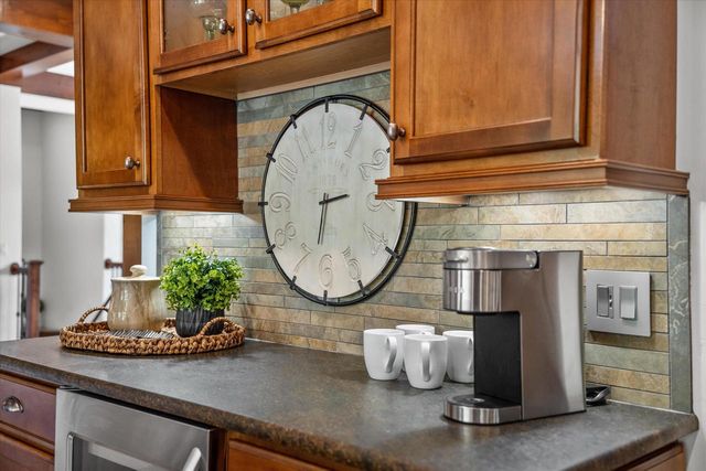 2150 Old Lantern CIRCLE, Delafield, WI 53018