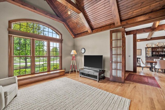 2150 Old Lantern CIRCLE, Delafield, WI 53018