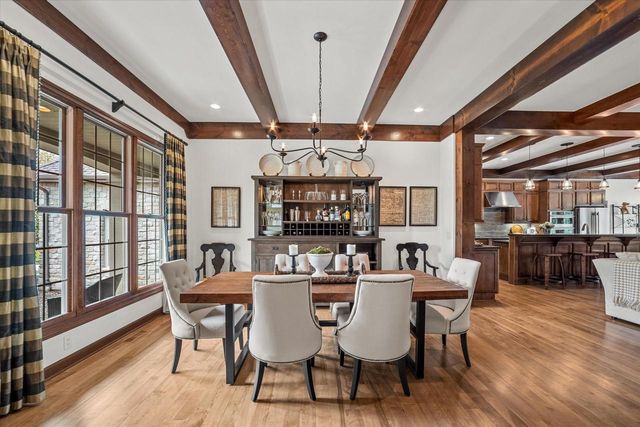 2150 Old Lantern CIRCLE, Delafield, WI 53018
