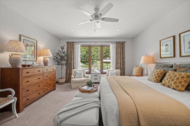 2150 Old Lantern CIRCLE, Delafield, WI 53018