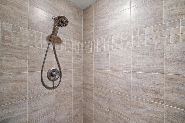 2150 Old Lantern CIRCLE, Delafield, WI 53018