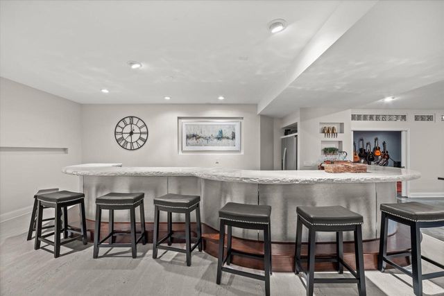 2150 Old Lantern CIRCLE, Delafield, WI 53018