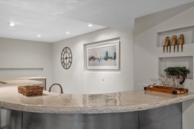 2150 Old Lantern CIRCLE, Delafield, WI 53018