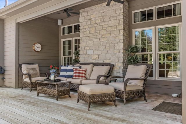 2150 Old Lantern CIRCLE, Delafield, WI 53018