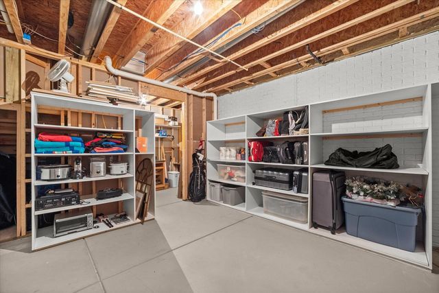 2150 Old Lantern CIRCLE, Delafield, WI 53018