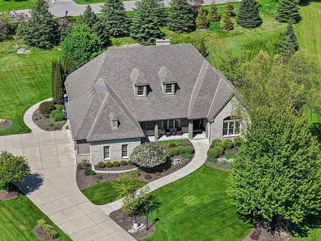 2150 Old Lantern CIRCLE, Delafield, WI 53018