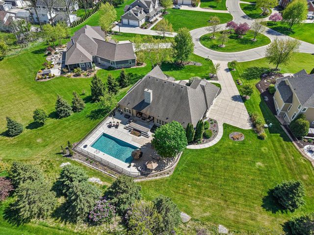 2150 Old Lantern CIRCLE, Delafield, WI 53018