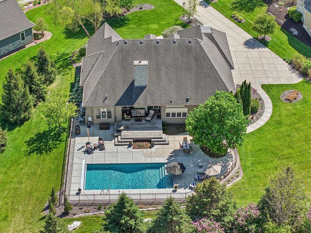 2150 Old Lantern CIRCLE, Delafield, WI 53018