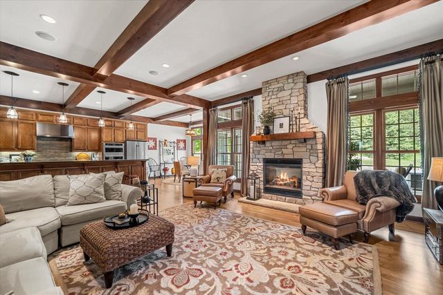 2150 Old Lantern CIRCLE, Delafield, WI 53018