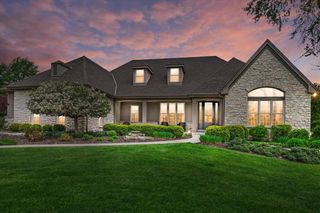 2150 Old Lantern CIRCLE, Delafield, WI 53018