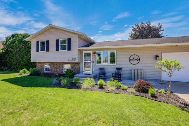 5033 Brookfield CIRCLE, Manitowoc, WI 54220