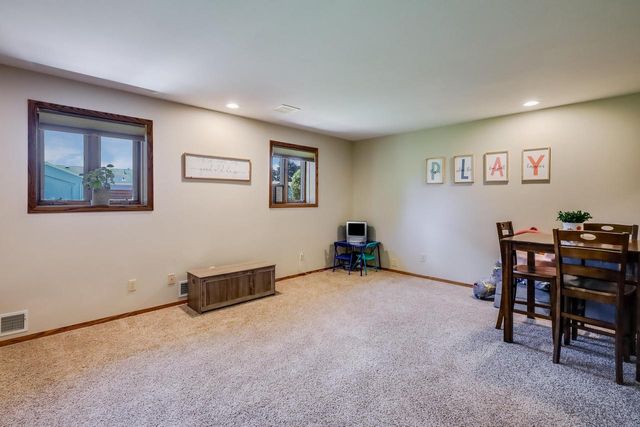 5033 Brookfield CIRCLE, Manitowoc, WI 54220