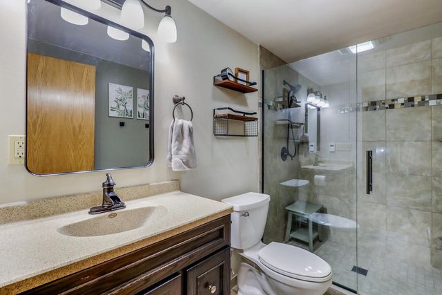 5033 Brookfield CIRCLE, Manitowoc, WI 54220