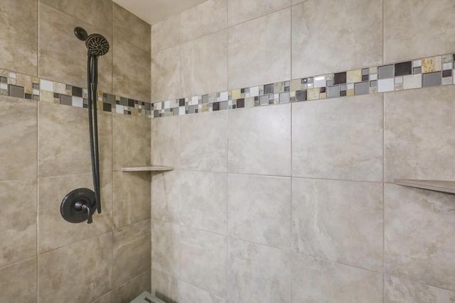 5033 Brookfield CIRCLE, Manitowoc, WI 54220