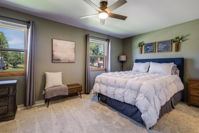 5033 Brookfield CIRCLE, Manitowoc, WI 54220