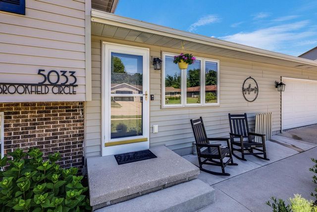 5033 Brookfield CIRCLE, Manitowoc, WI 54220