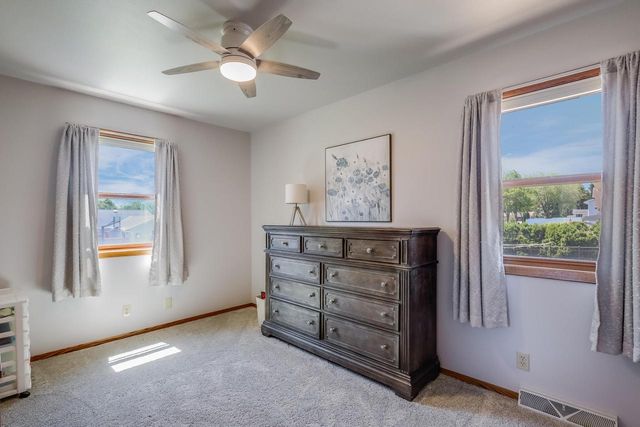5033 Brookfield CIRCLE, Manitowoc, WI 54220