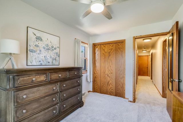 5033 Brookfield CIRCLE, Manitowoc, WI 54220