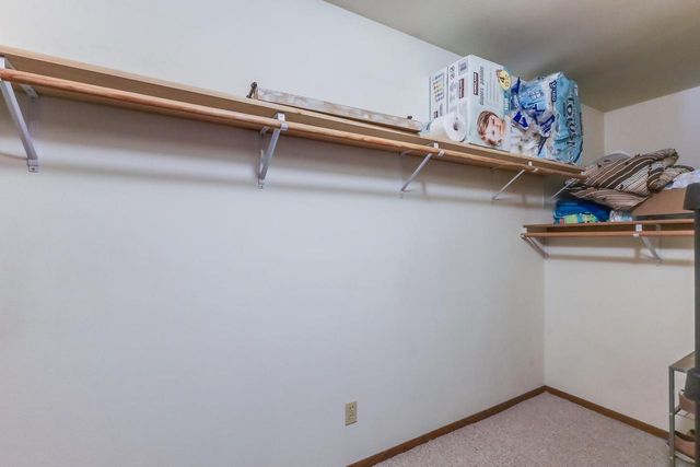 5033 Brookfield CIRCLE, Manitowoc, WI 54220