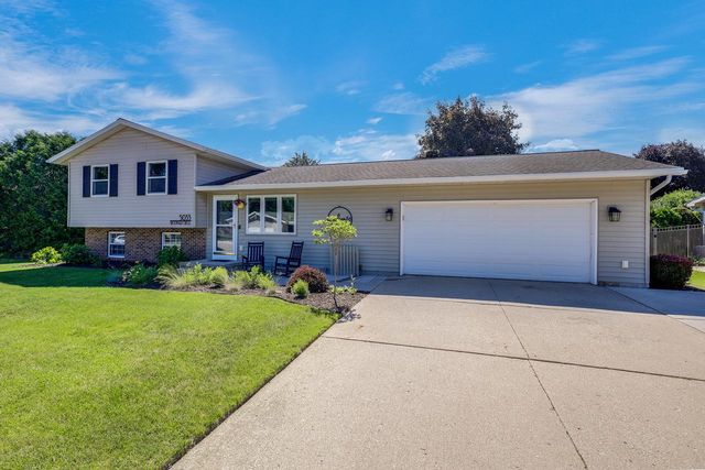 5033 Brookfield CIRCLE, Manitowoc, WI 54220