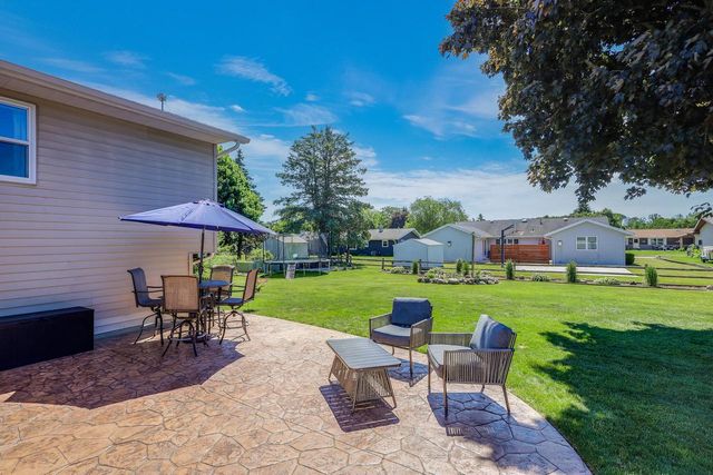 5033 Brookfield CIRCLE, Manitowoc, WI 54220