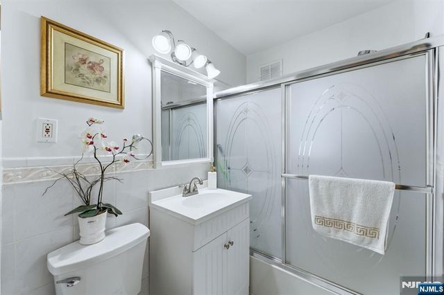 260 Hamilton Road, Teaneck, NJ 07666