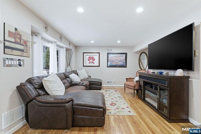 260 Hamilton Road, Teaneck, NJ 07666