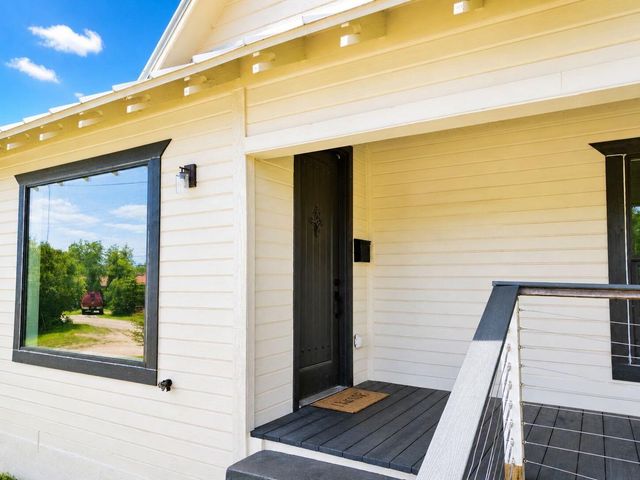 100 W Caskey ST, Florence, TX 76527
