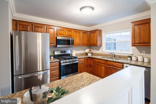 11 BEAVER POND CIR, Baltimore, MD 21234