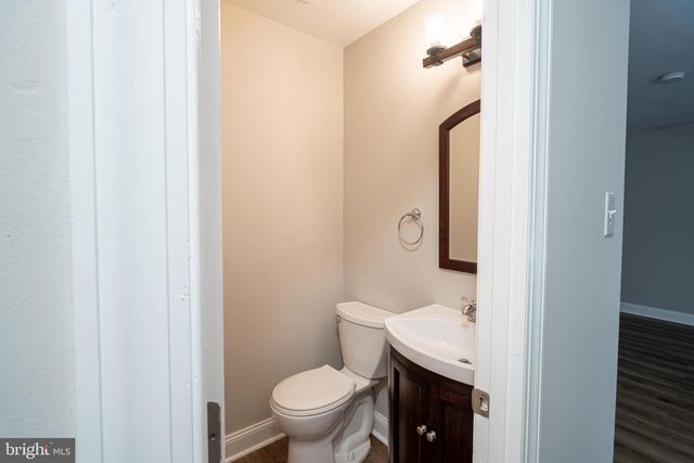 11 BEAVER POND CIR, Baltimore, MD 21234