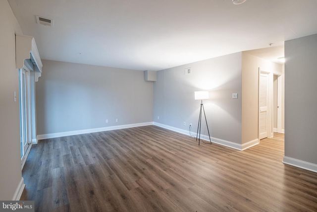 11 BEAVER POND CIR, Baltimore, MD 21234