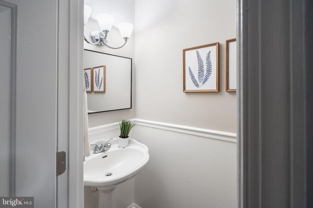 11 BEAVER POND CIR, Baltimore, MD 21234