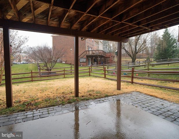 11 BEAVER POND CIR, Baltimore, MD 21234