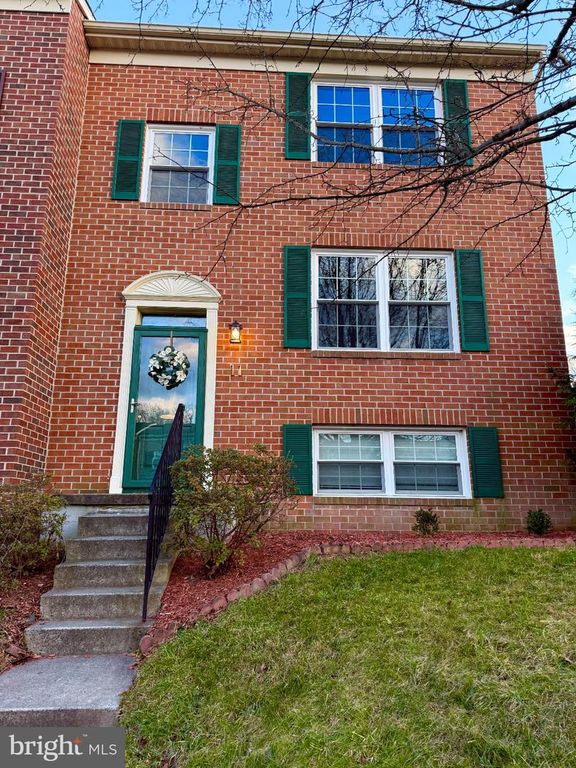 11 BEAVER POND CIR, Baltimore, MD 21234