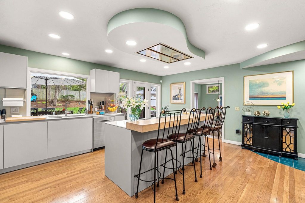 57 Greenfield Street, Manchester, NH 03104