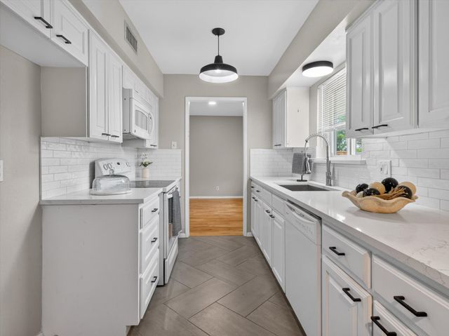 833 Brentwood Lane, Richardson, TX 75080