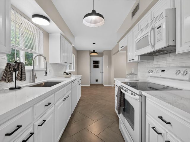 833 Brentwood Lane, Richardson, TX 75080