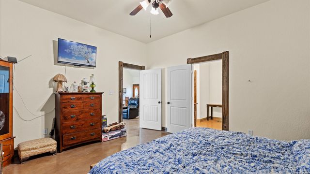707 CREEK RD, Marion, TX 78124