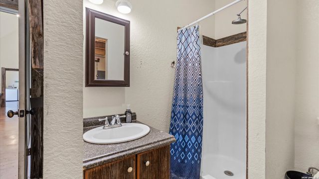 707 CREEK RD, Marion, TX 78124