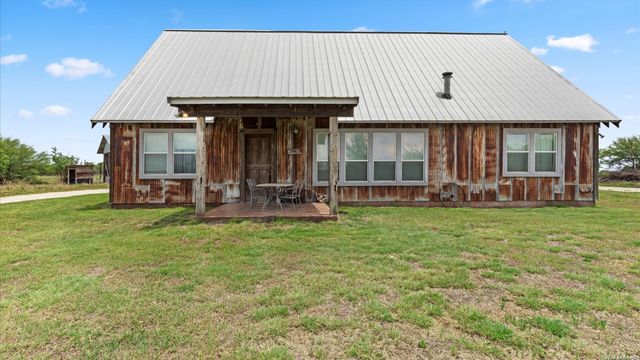 707 CREEK RD, Marion, TX 78124
