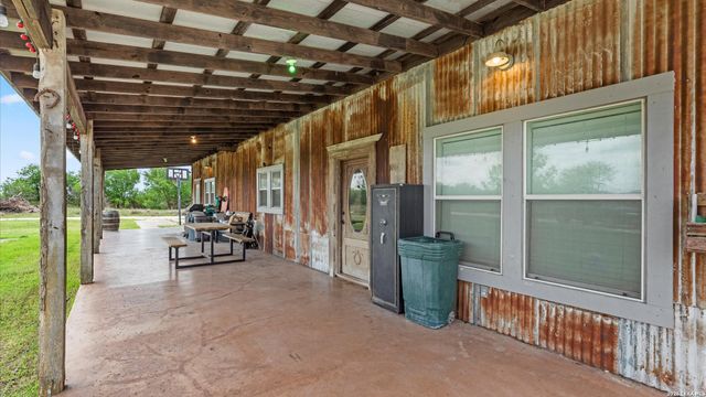 707 CREEK RD, Marion, TX 78124