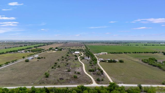 707 CREEK RD, Marion, TX 78124