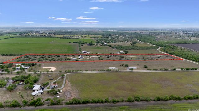 707 CREEK RD, Marion, TX 78124