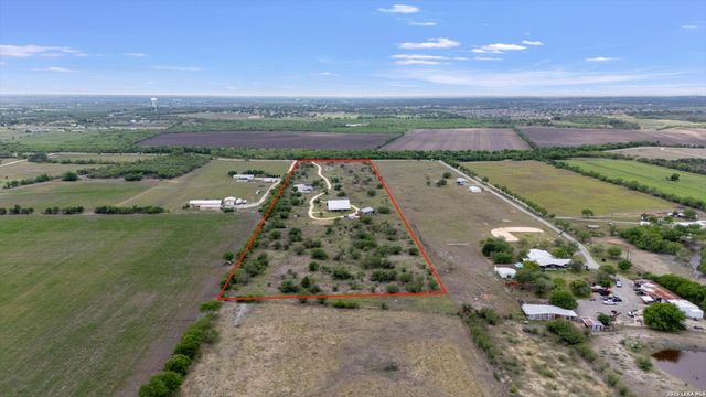 707 CREEK RD, Marion, TX 78124