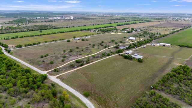 707 CREEK RD, Marion, TX 78124