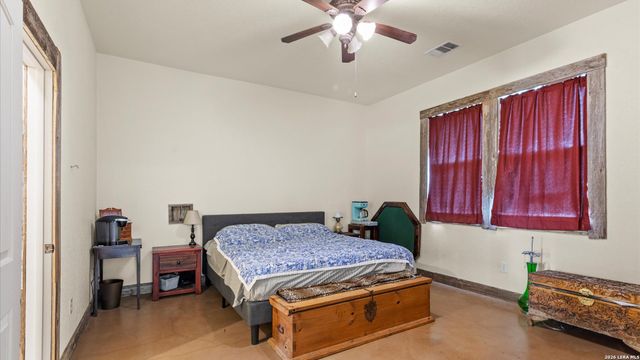 707 CREEK RD, Marion, TX 78124