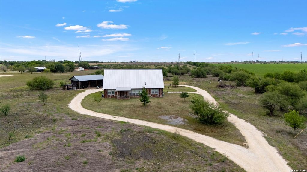 707 CREEK RD, Marion, TX 78124