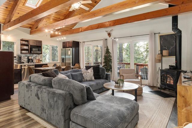 1425 Topanga Ln, Dorrington, CA 95223
